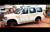 Thieves steal all four tyres of Scorpio in Kolya